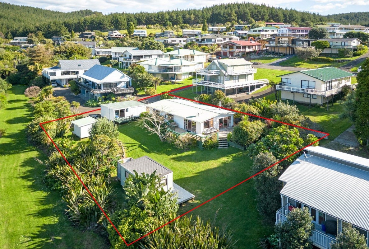 213 Russell Bruce Place, Onemana, Whangamata - Carousel 1