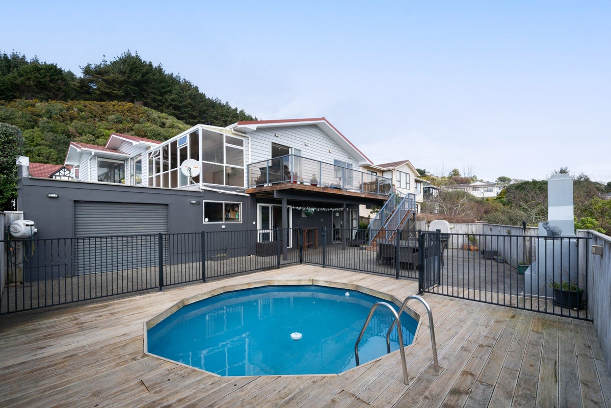36 Woodman Drive, Tawa, Wellington - Carousel 1