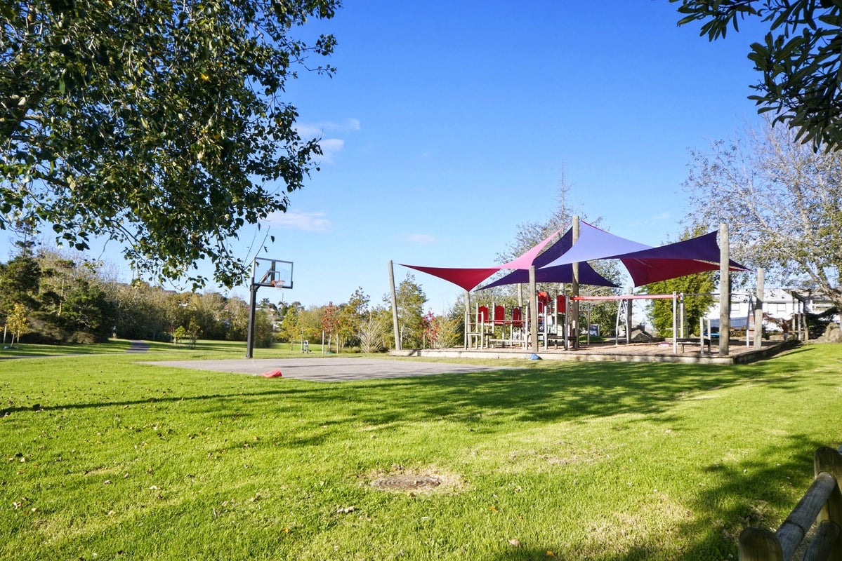 18 Tesla Place, Totara Vale, Auckland - Carousel 25