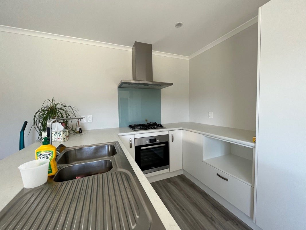 17 Barry Groucott Grove, Wainuiomata, Lower Hutt - Carousel 2