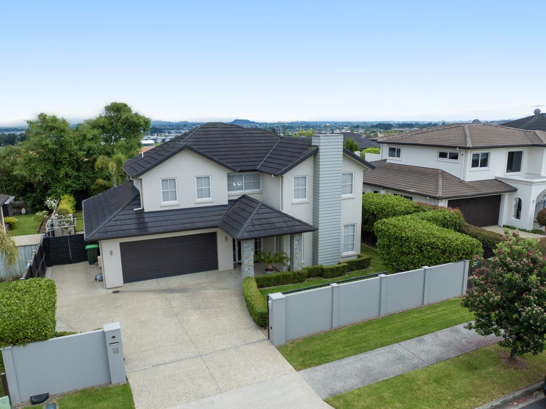 18 Armstrong Farm Drive, East Tamaki Heights, Auckland - Carousel 1
