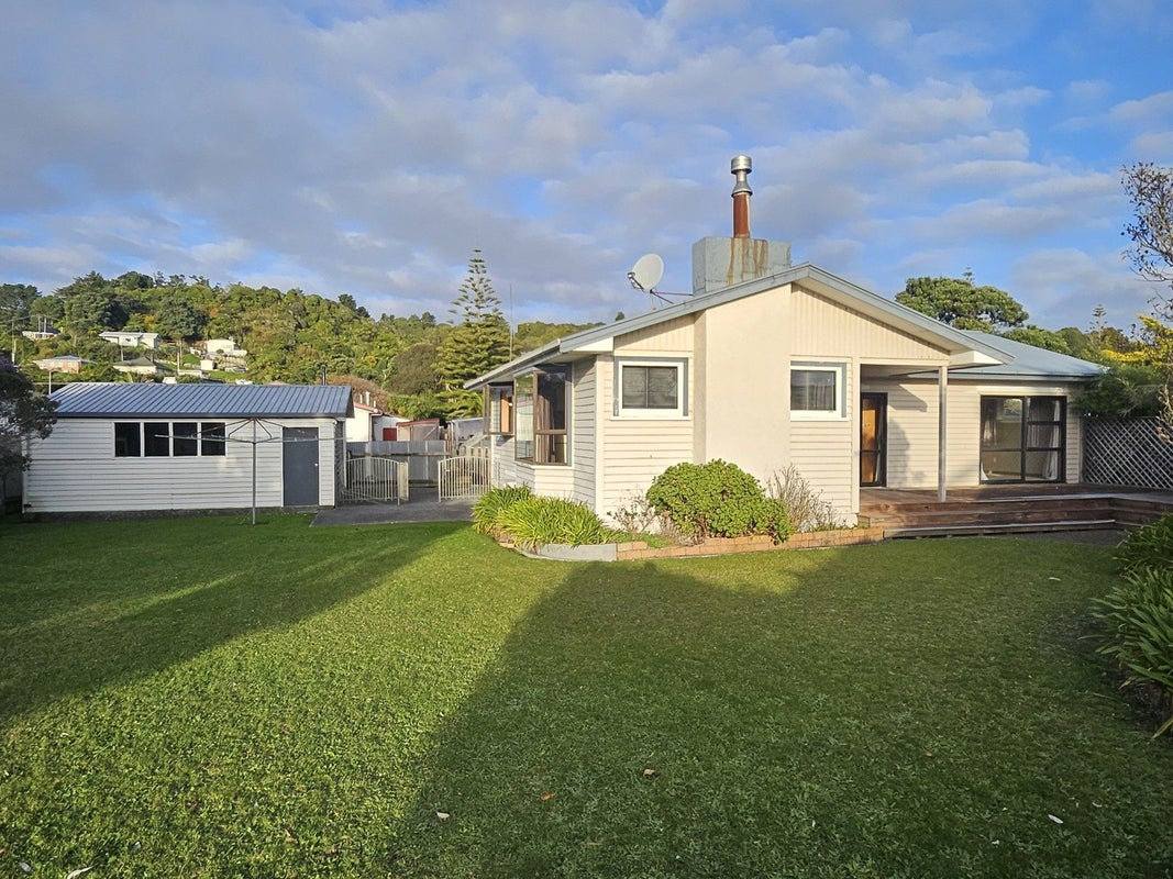 10 Wilson Crescent, Karoro, Greymouth - Carousel 1