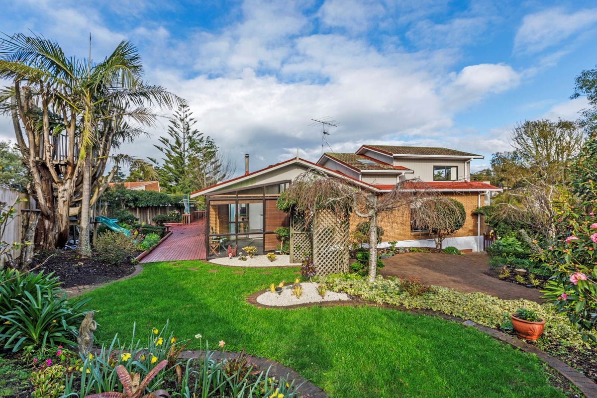 9 Sandiacre Way, Browns Bay, Auckland - Carousel 1