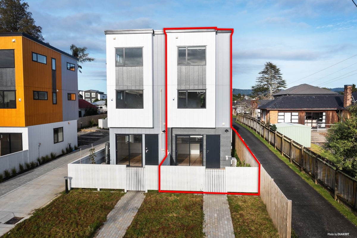 4/54 Swanson Road, Henderson, Auckland - Carousel 1