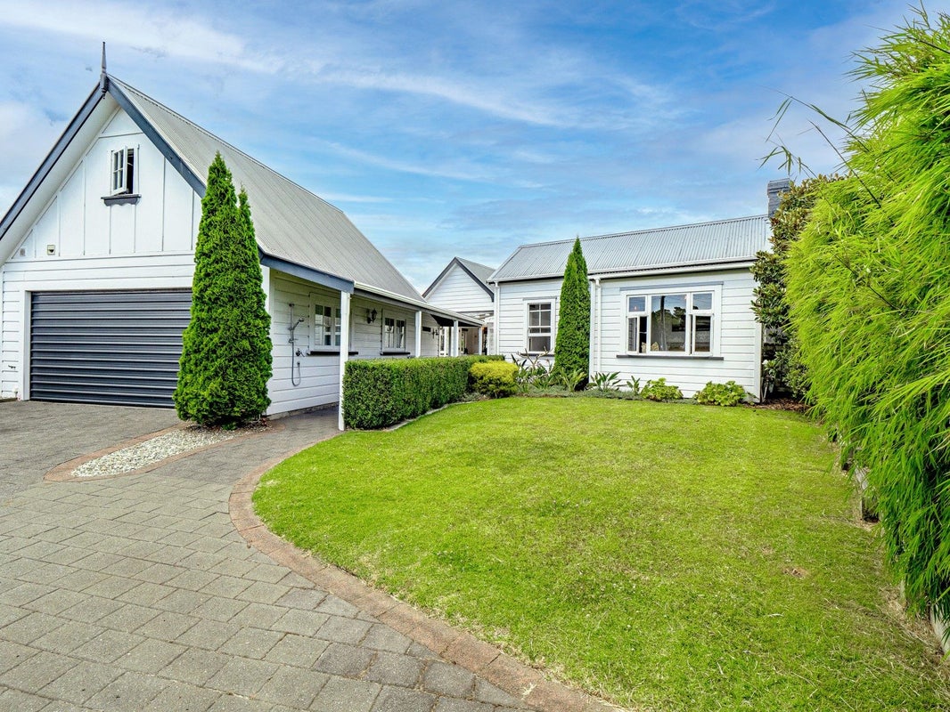 38 Waiwaka Terrace, Strandon, New Plymouth - Carousel 1