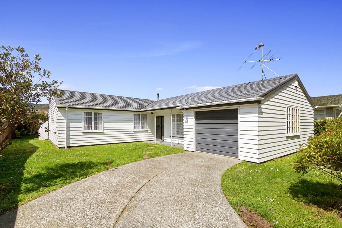 9 Airdrie Avenue, Epuni, Lower Hutt - Carousel 2