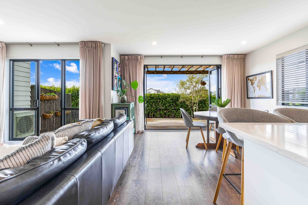 17 Irving Place, Hobsonville, Auckland - Carousel 2