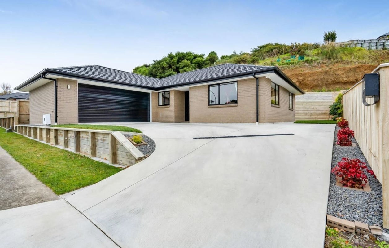 51 Magnolia Drive, Westown, New Plymouth - Carousel 1