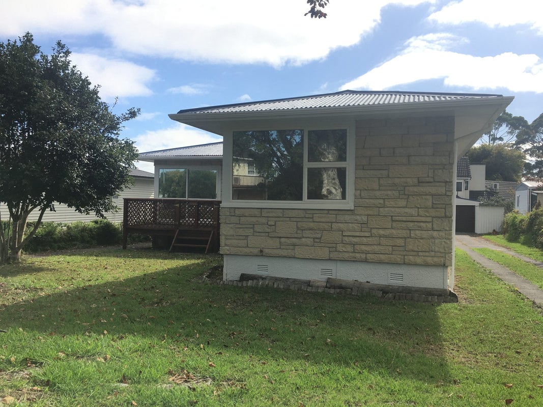 28 Ozich Avenue, Te Atatu South, Auckland - Carousel 2