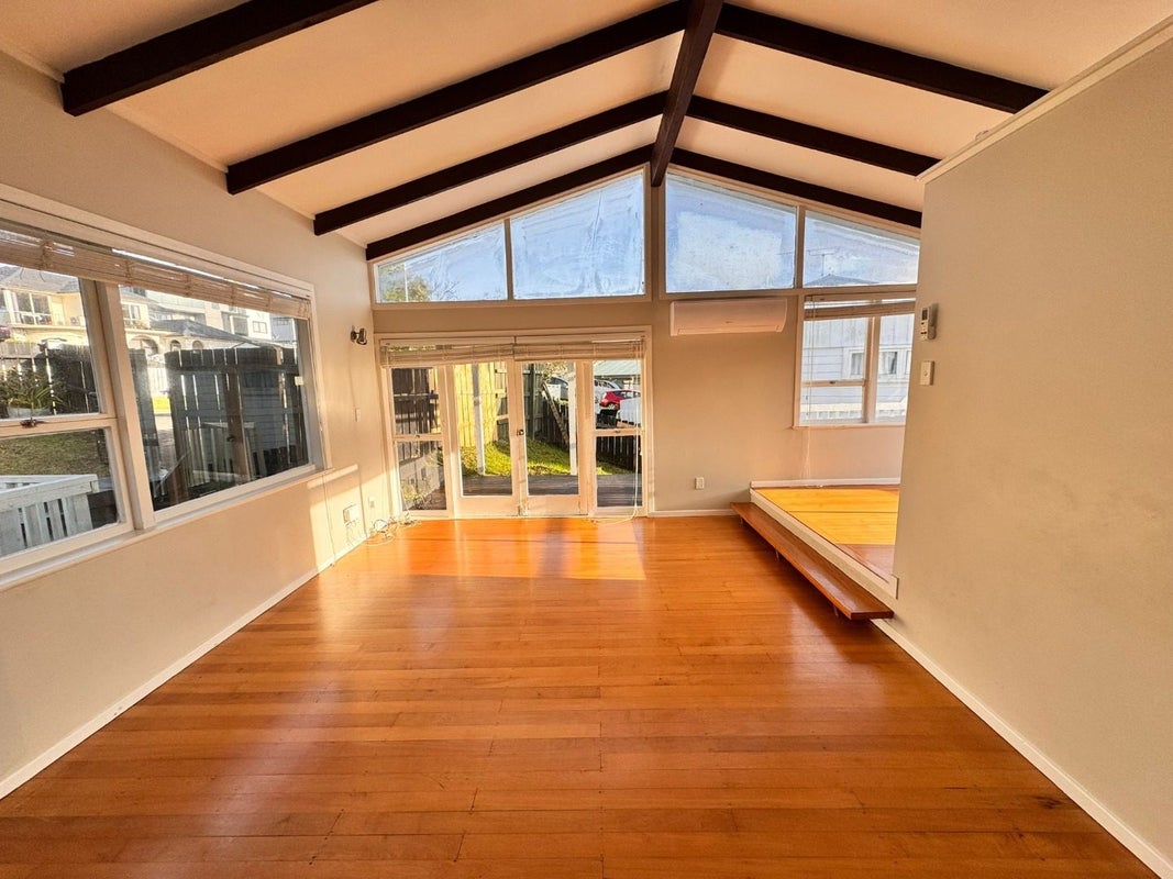 65 Caronia Crescent, Lynfield, Auckland - Carousel 2