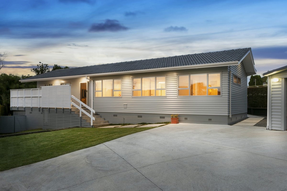 82 Taylor Road, Mangere Bridge, Auckland - Carousel 1