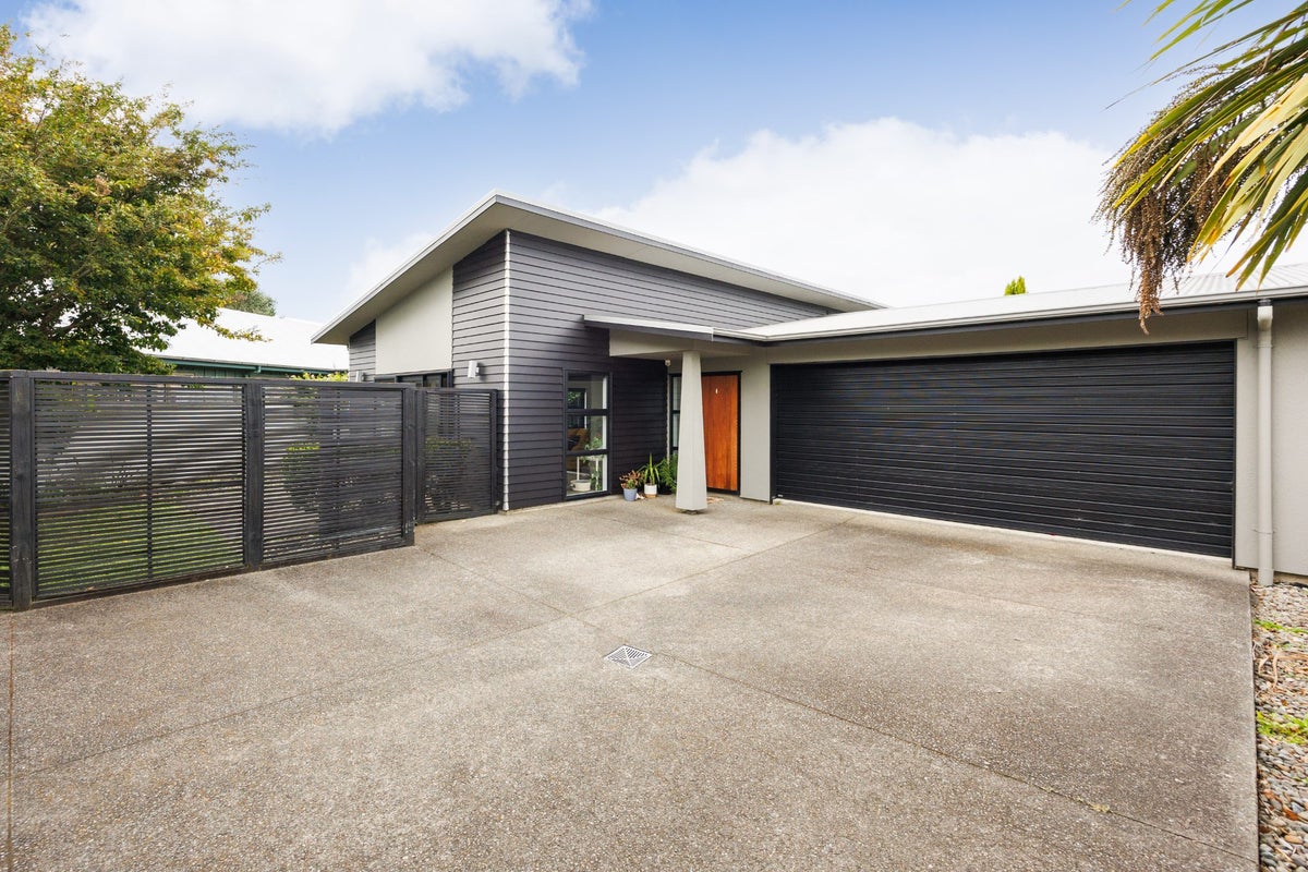 12A Conway Place, Terrace End, Palmerston North, Manawatu / Whanganui - Carousel 1