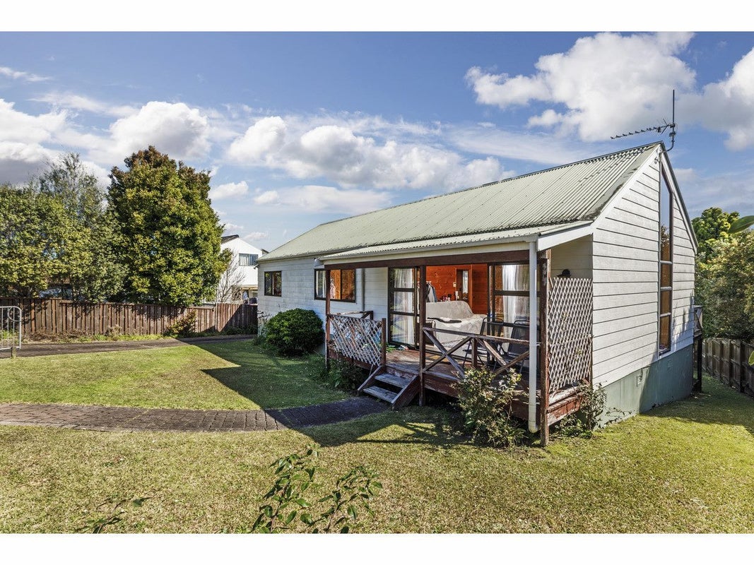 56 Kennedy Avenue, Forrest Hill, Auckland - Carousel 1