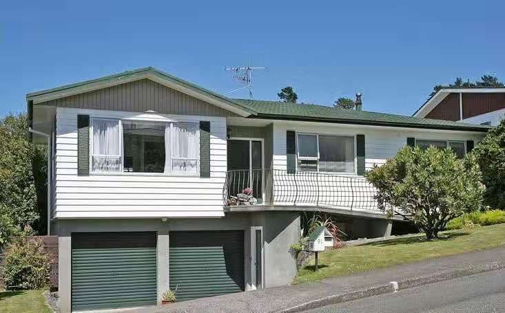 91 Tirohanga Road, Tirohanga, Lower Hutt - Carousel 1