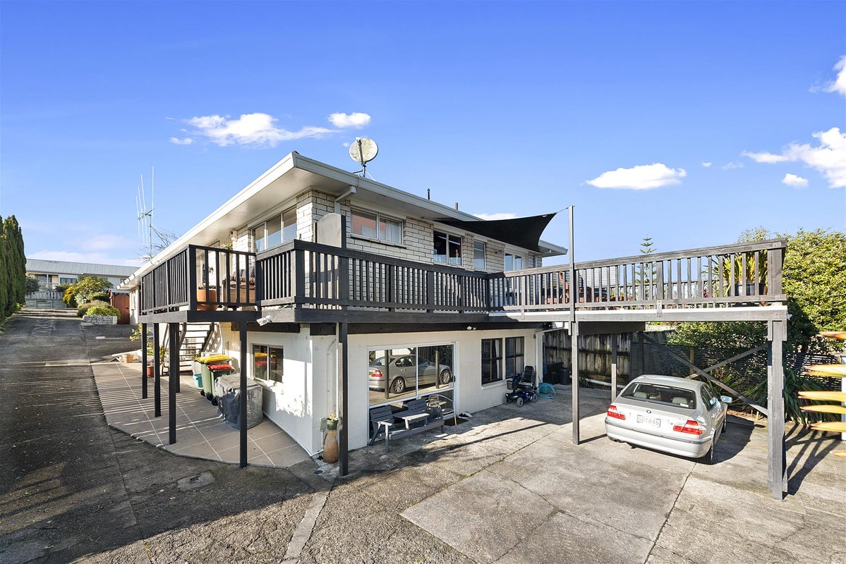 16B Pohutukawa Drive, Pukete, Hamilton - Carousel 2