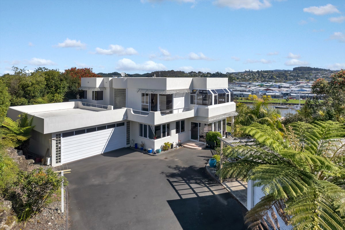 8 Punga Grove Avenue, Riverside, Whangarei - Carousel 2