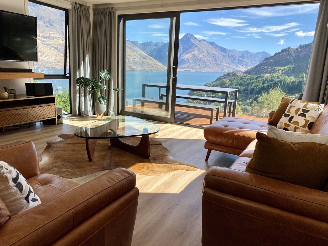 15A MACKINNON TCE, SUNSHINE BAY, QUEENSTOWN - Carousel 1