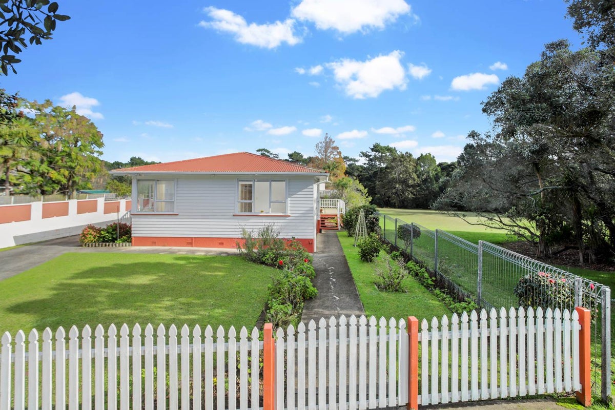81 Connell Street, Blockhouse Bay, Auckland - Carousel 2