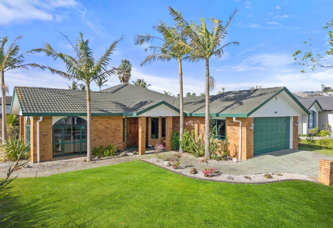99 Moyrus Crescent, East Tamaki Heights, Auckland - Carousel 1