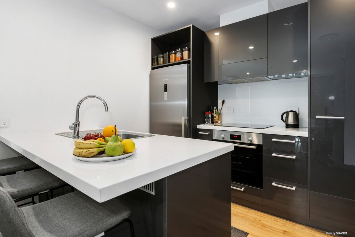 910/8 Lakewood Court, Manukau, Auckland - Carousel 1