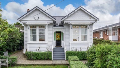 36 Old Lake Road, Narrow Neck, Auckland - Carousel 1