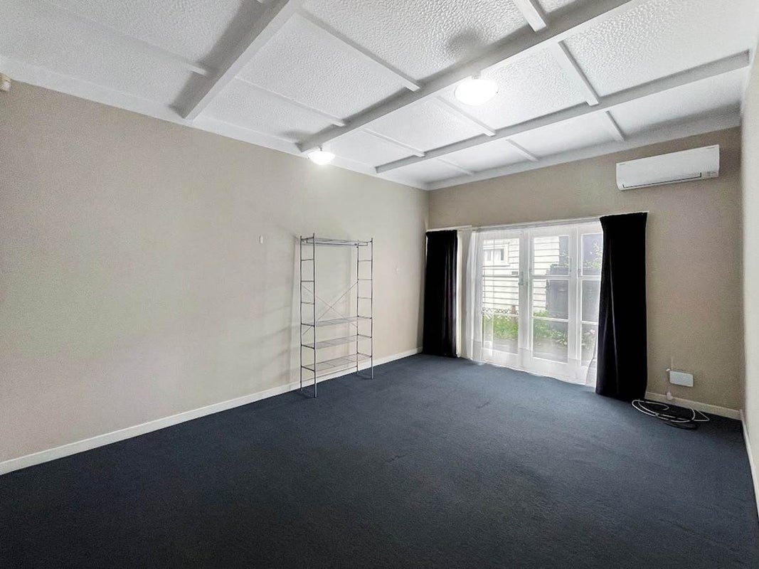 2/8 Karetu Road, Greenlane, Auckland - Carousel 2