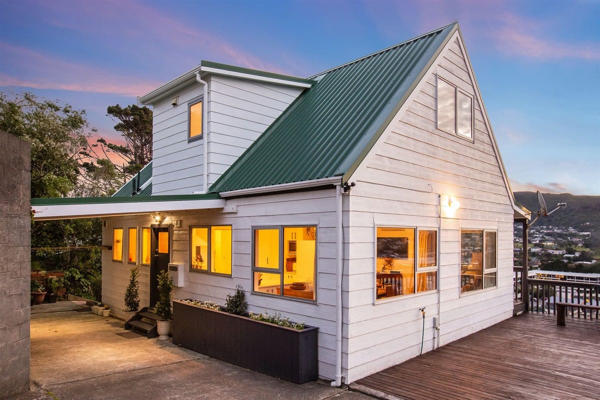 16 Sheridan Terrace, Johnsonville, Wellington - Carousel 1