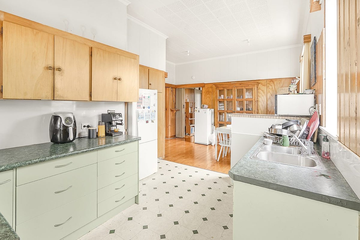 205 Galloway Street, Hamilton East, Hamilton - Carousel 2