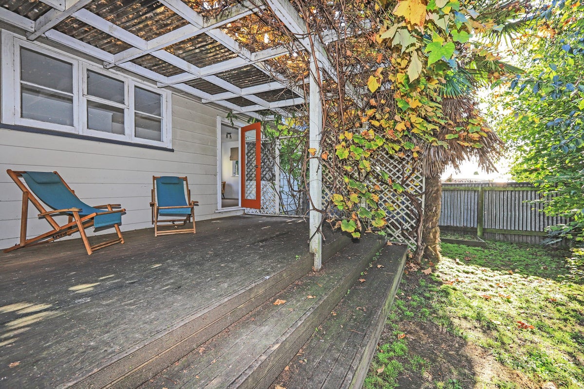 1008 Hood Street, Mayfair, Hastings - Carousel 1