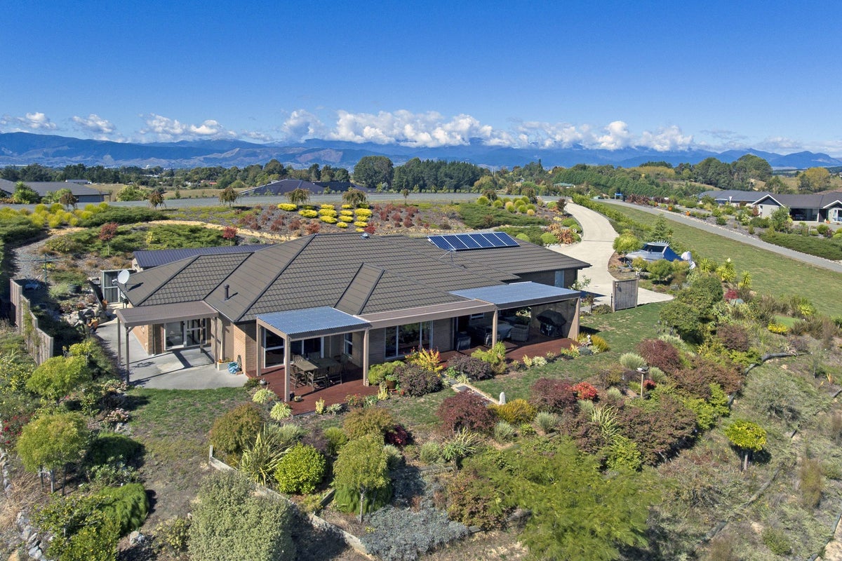 57 Galeo Road, Redwood Valley - Carousel 1