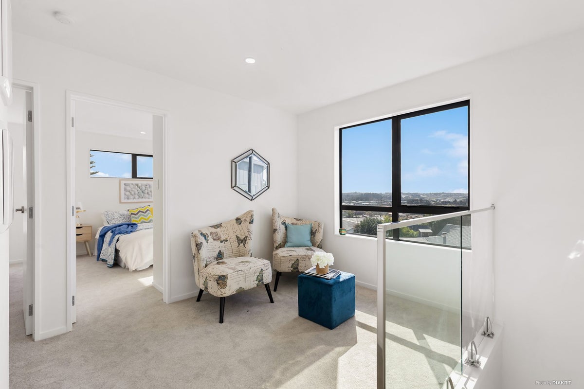 4C Unsworth Drive, Unsworth Heights, Auckland - Carousel 1
