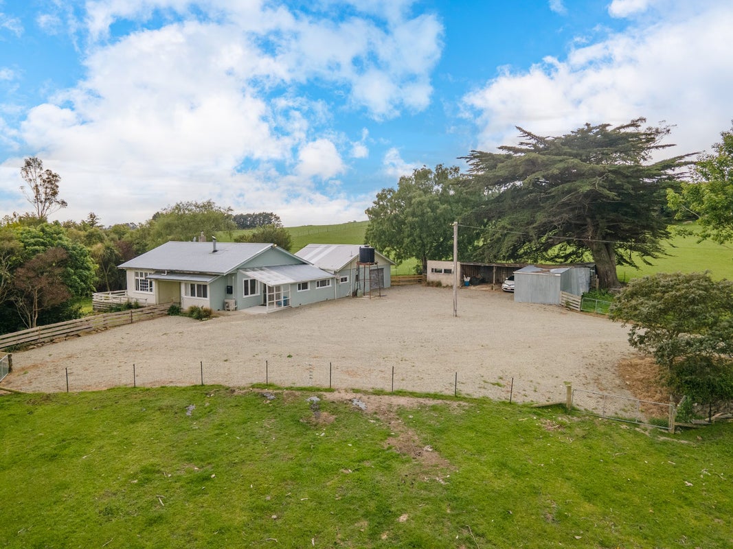 10 Tarbetness Street, Oamaru - Carousel 1