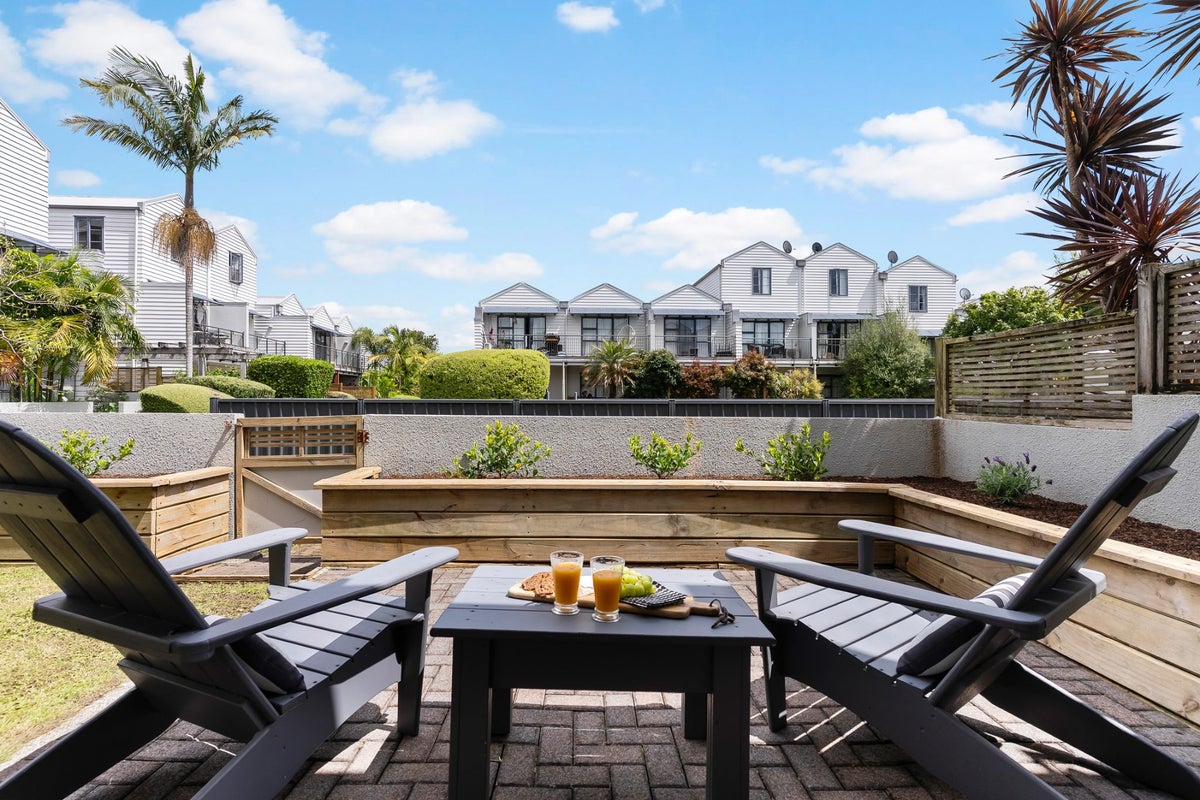 8/5 Carolina Place, Albany, Auckland - Carousel 2