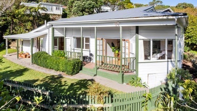 5 Crofton Road, Ngaio, Wellington - Carousel 1
