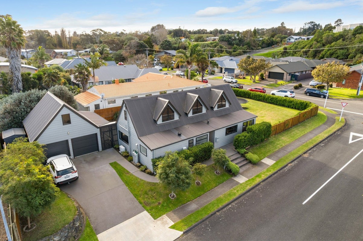 2 Spurdle Street, Springvale, Whanganui - Carousel 1