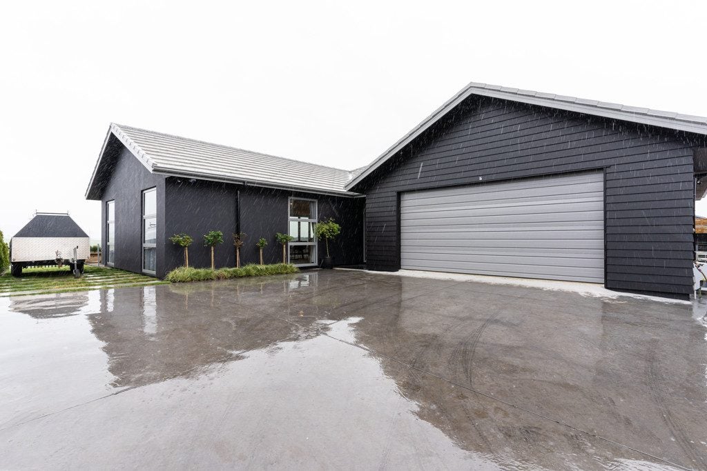 16 Varsity Heights, Fitzherbert, Palmerston North - Carousel 1