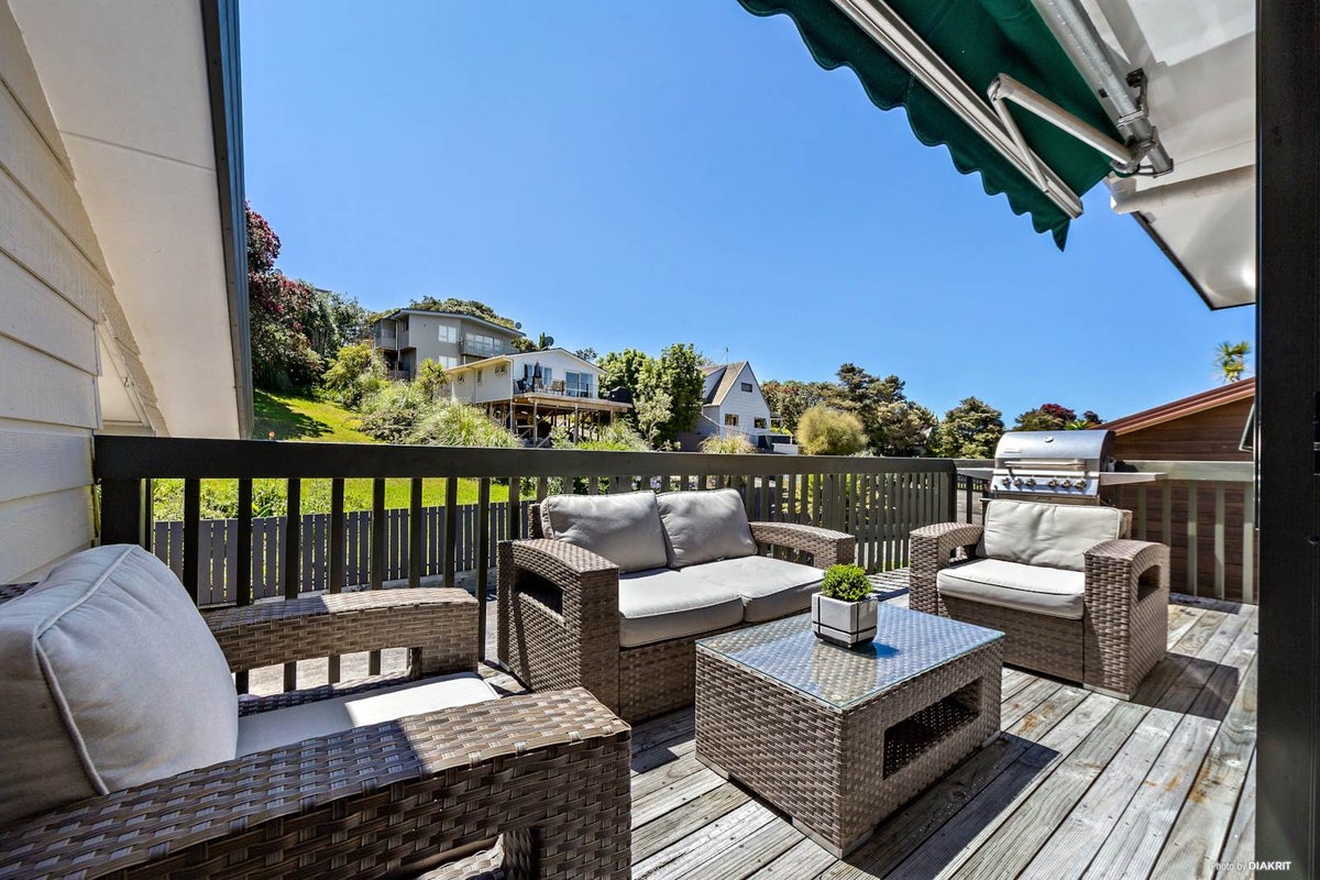 10D Elliston Crescent, Stanmore Bay, Whangaparaoa - Carousel 2