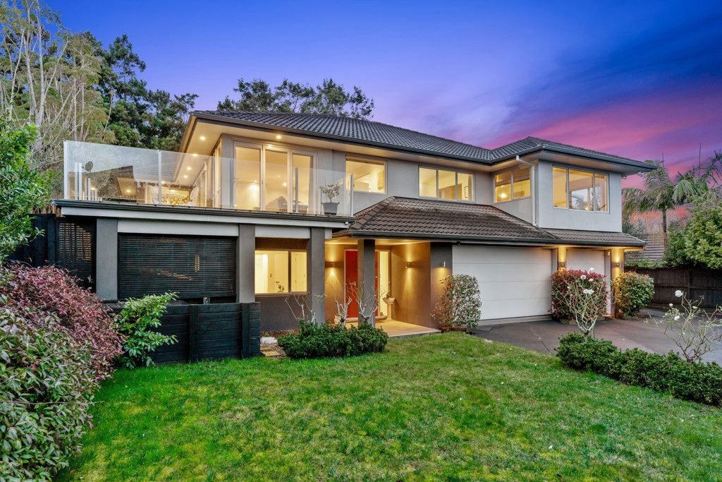 8 Baverton Drive, Flat Bush, Auckland - Carousel 1