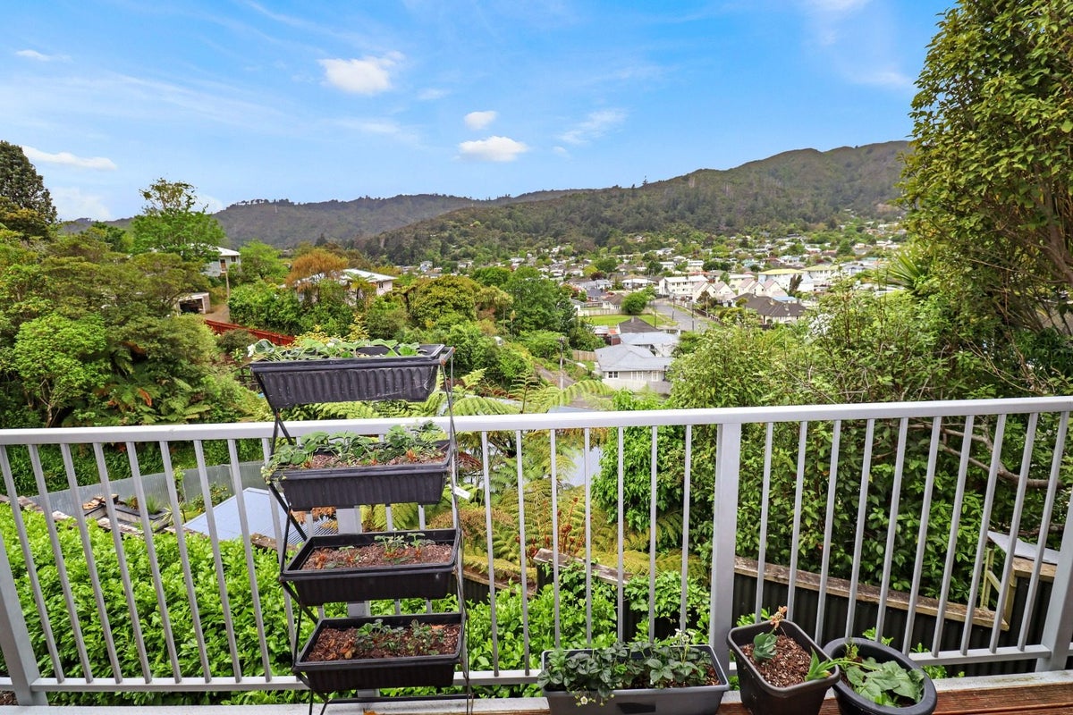 23B Rintoul Grove, Stokes Valley, Lower Hutt - Carousel 12