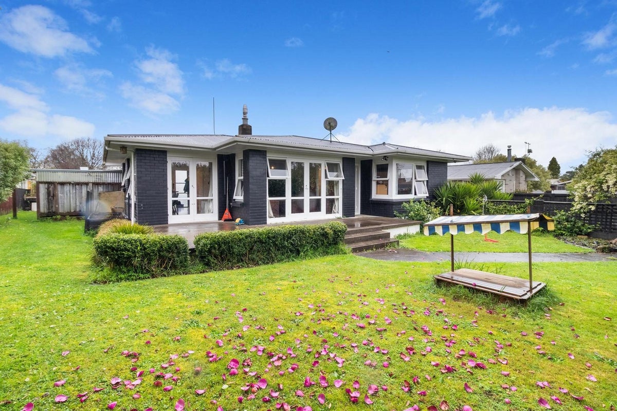 116 Scott Street, Leamington, Cambridge - Carousel 1
