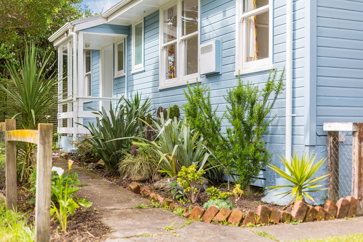 105 Te Pene Avenue, Titahi Bay, Porirua - Carousel 1