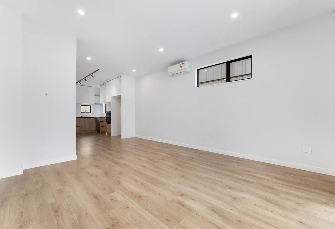 16 Heketara Way, Massey, Auckland - Carousel 2