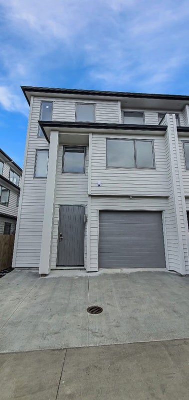 61B Kervil Avenue, Te Atatu Peninsula, Auckland - Carousel 1