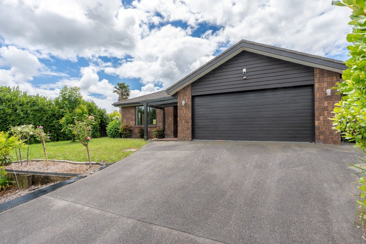 39 The Ford, Huntington, Hamilton - Carousel 2