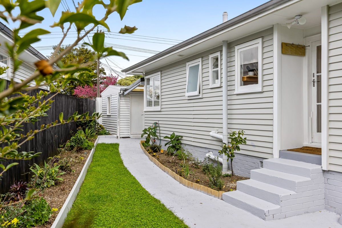 1/222 Beach Haven Road, Beach Haven, Auckland - Carousel 17