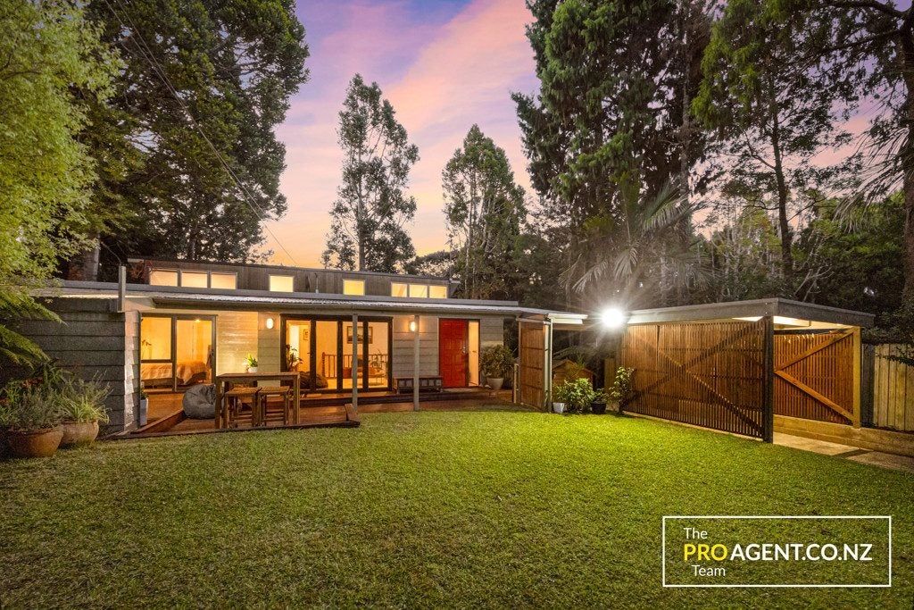 7 Minnehaha Avenue, Titirangi, Auckland - Carousel 1