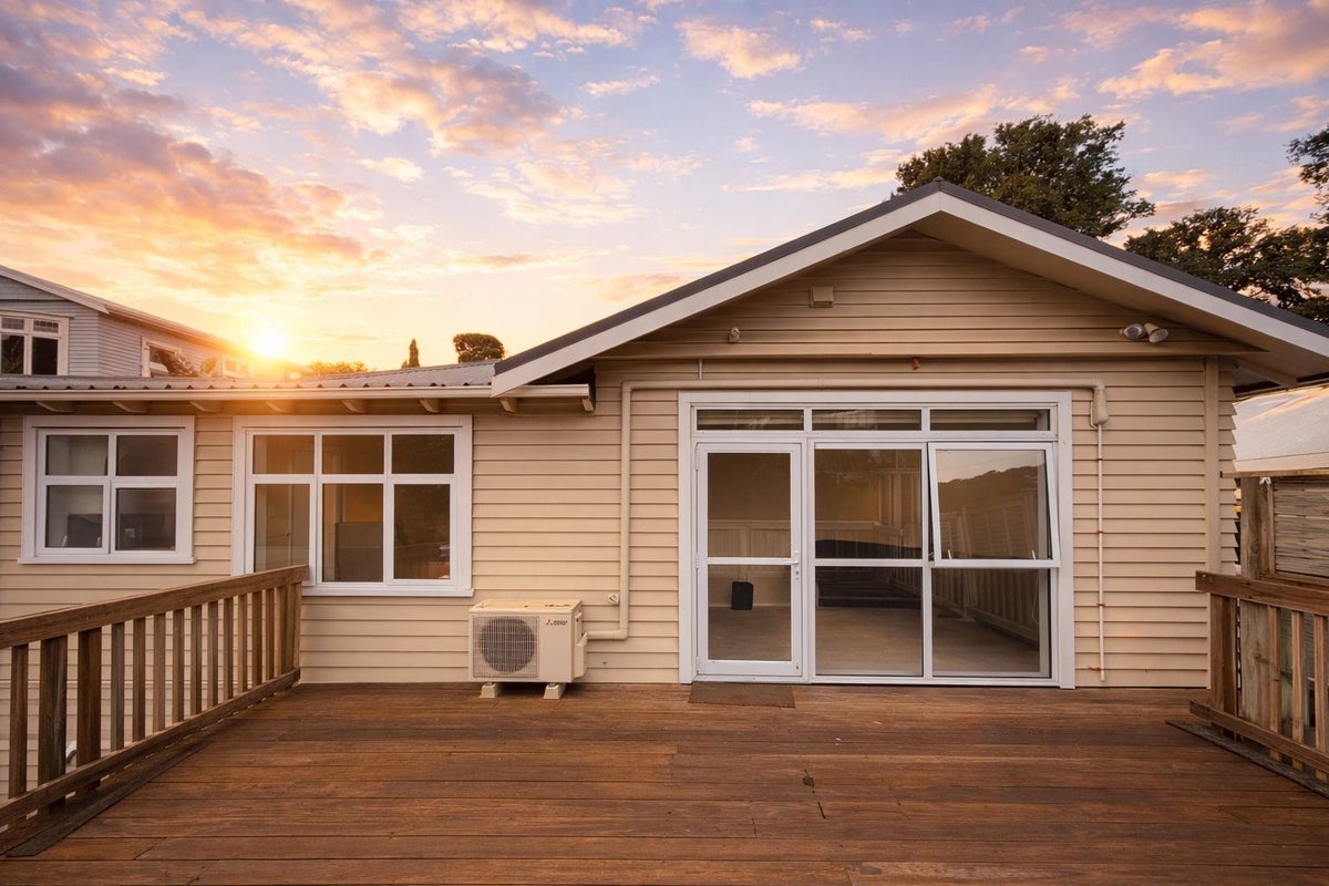 90 Nairn Street, Mount Cook, Wellington - Carousel 1