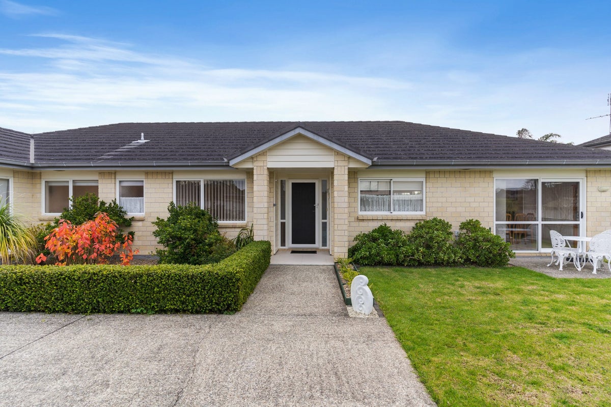 22 Pony Park Place, Beachlands, Auckland - Carousel 1