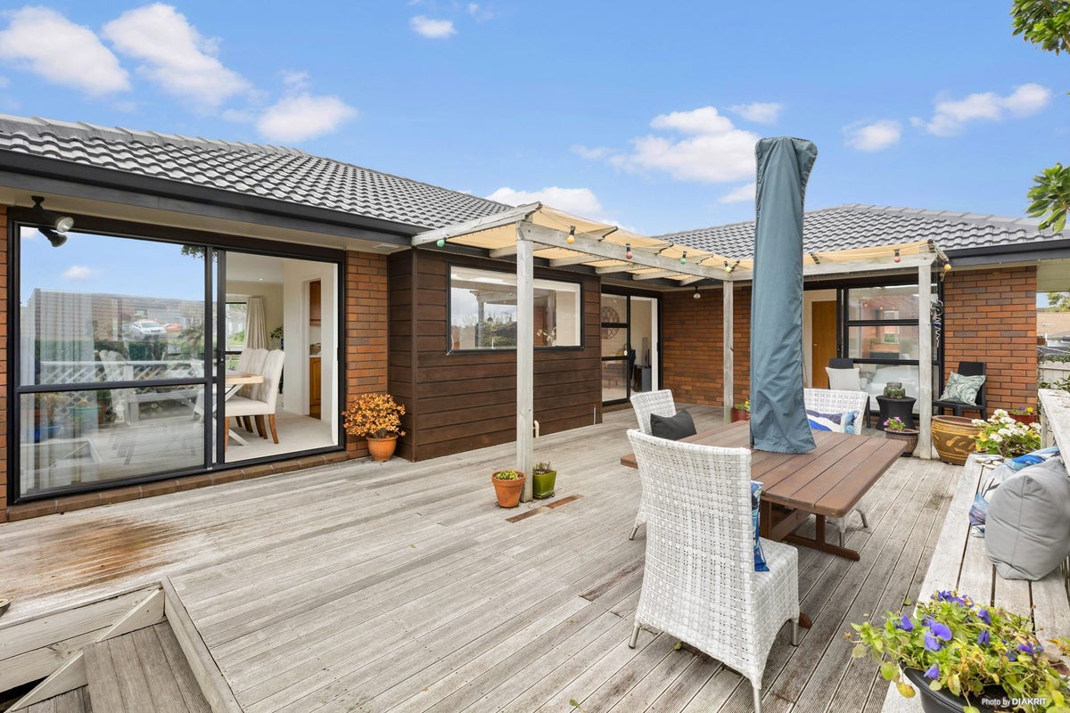 25 Carriage Close, Northpark, Auckland - Carousel 13