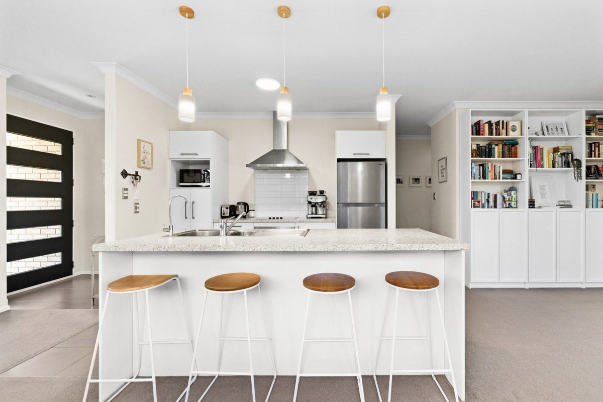 21 Drake Crescent, Awatoto, Napier - Carousel 2